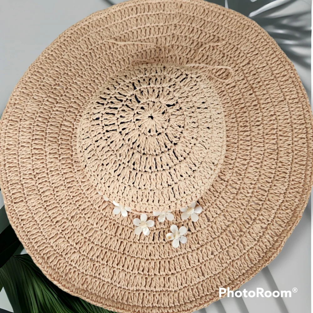Tropical Trends Croched Toyo Big Brim Sun Hat with flower detail